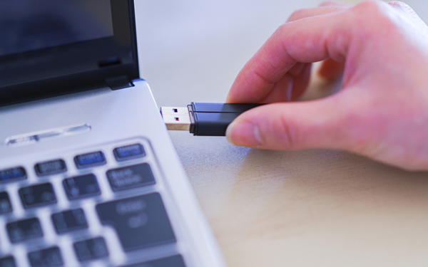 知っておくべきデータ持ち出しリスク - 企業の情報資産を守るための効果的な対策